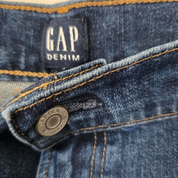 ⭐️40% Off⭐️ Gap Rolled Up 5 Inch Denim Shorts - Picture 9 of 12